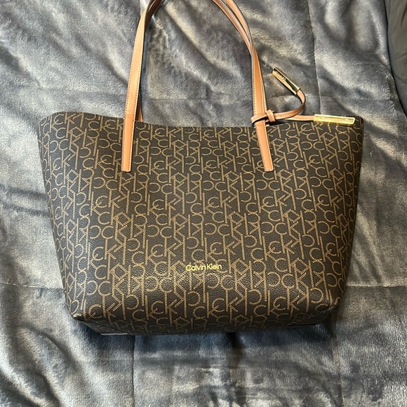 Calvin Klein Handbags - BNWT Calvin Klein purse w tote purse